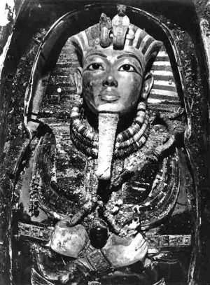 La maschera di Tutankhamon al momento del ritrovamento nel 1925