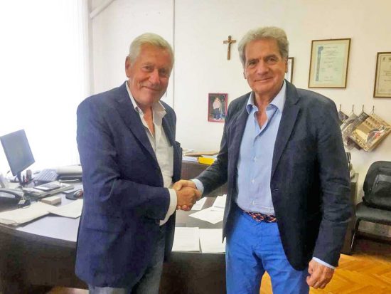 Viterbo - Il passaggio di consegne tra il sindaco Giovanni Arena e il suo predecessore Leonardo Michelini