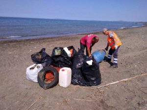 Tarquinia - I rifiuti raccolti in spiaggia