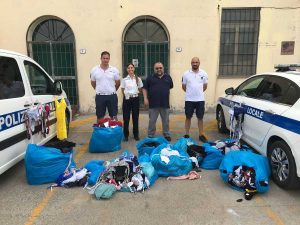 Montalto di Castro - Gli articoli sequestrati dalla polizia locale