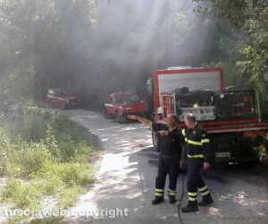 Celleno - Incendio di sterpaglie - L'intervento dei vigili del fuoco
