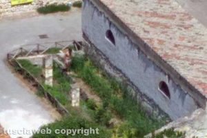 Tarquinia - Nudi nel fontanile dell'ex Mattatoio