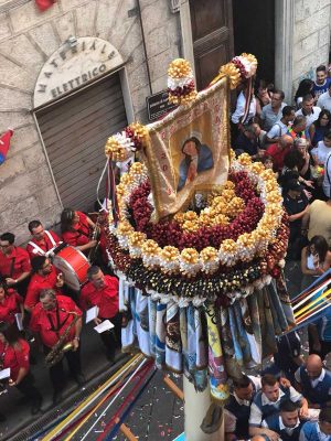 L'assessore De Carolis alla Faradda dei Candelieri di Sassari