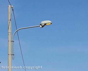 Viterbo - Lampioni accesi in pieno giorno su strada Cimina