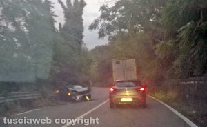 Orte - Auto va a sbattere contro il guardrail 