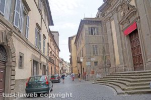 Viterbo - Palazzo pericolante in via del Gonfalone