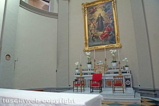 Viterbo - L'altare con il logo dell'Azione Cattolica
