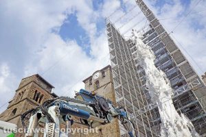 Viterbo - Il montaggio della Macchina di Santa Rosa