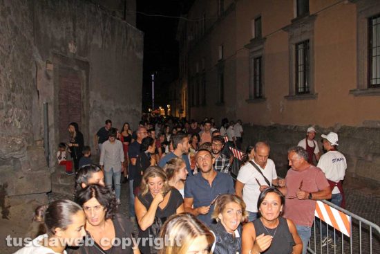 Viterbo - Le cene in piazza dei facchini di Santa Rosa