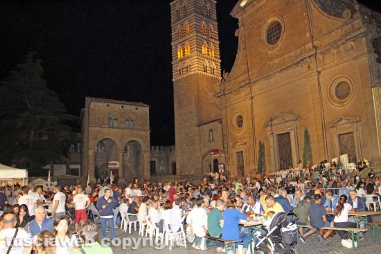 Viterbo - Le cene in piazza dei facchini di Santa Rosa