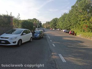 Viterbo - Le macchine parcheggiate fuori da Villa Immacolata