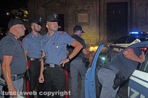 Viterbo - Centro storico - Maxirissa a San Faustino - Intervento di polizia e carabinieri