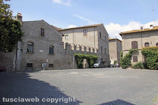Viterbo - Piazza san Carluccio