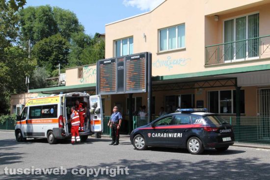Viterbo - Intervento dell'ambulanza e dei carabinieri al Riello