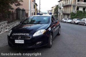 Montefiascone - Auto blocca entrata di un cancello in via Oreste Borghesi