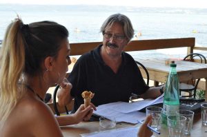 Pietro Benedetti al lavoro con Chiara Faina