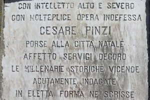 Viterbo - La lapide di Cesare Pinzi