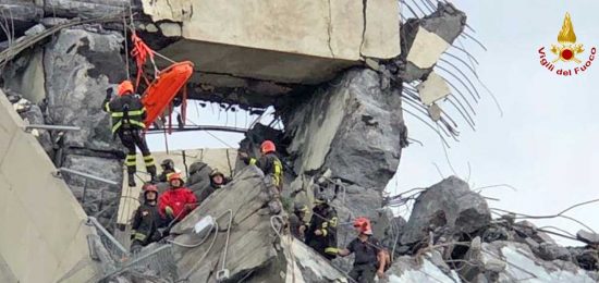 Genova - Crollo ponte Morandi - Vigili del fuoco al lavoro