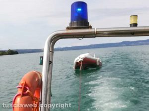 Bolsena - Vigili del fuoco - Gommone si schianta contro gli scogli