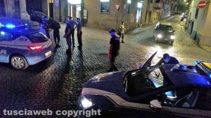 Viterbo - Centro storico - Maxirissa a San Faustino - Intervento di polizia e carabinieri
