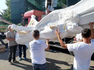Viterbo - Santa Barbara - La minimacchina "Miracolo di fede" viene assemblata
