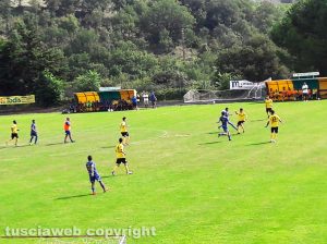 Montefiascone - La partita amichevole tra il Montefiascone e gli allievi della Viterbese