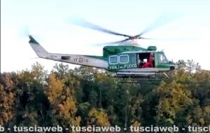 Uomo caduto in dirupo a Barbarano Romano - Salvato dai vigili del fuoco con l'elicottero