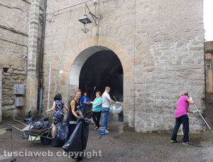 La pulizia del lavatoio a Bagnaia