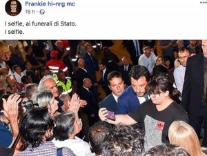 Genova - Il post del selfie di Matteo Salvini
