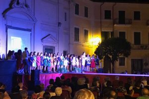 San Lorenzo nuovo - La sfilata degli abiti delle Signore di Torano