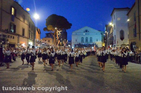 a banda di Vejano mentre si esibisce in piazza Verdi