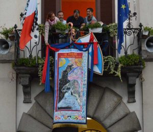 La consegna del palio al rione vincitore