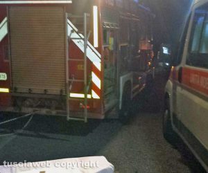 Vitorchiano - Auto nel burrone - L'intervento dei vigili del fuoco e 118
