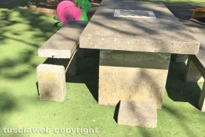 Capranica - Giochi rotti al parco Nicolini