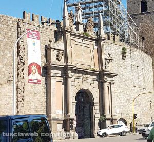 Viterbo - La malta ocra sui mattoni a porta Romana