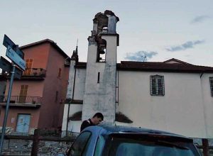 La Spezia - Campanile colpito da un fulmine