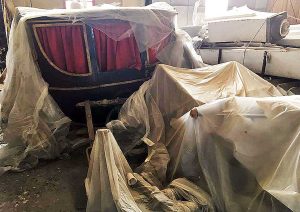 Viterbo - La carrozza dei Priori in magazzino