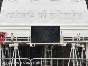 Viterbo - Santa Rosa 2018 - Lo schermo messo dal costruttore per mostrare la storia della macchina e il suo trasporto