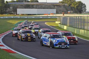 Gustavo Sandrucci al Mini challenge a Vallelunga