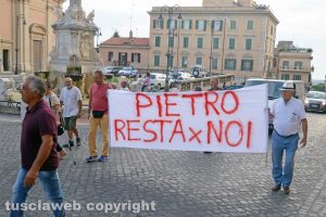 Tarquinia - Il comitato per la riqualificazione di San Giorgio in corteo per chiedere al sindaco Pietro Mencarini di ritirare le dimissioni