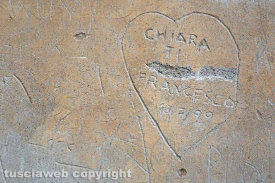 Viterbo - Graffiti e scritte sui muri