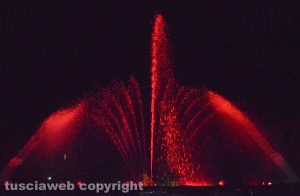Tarquinia - Summer light water lo show delle fontane danzanti