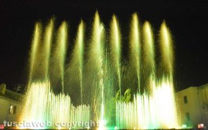 Tarquinia - Summer light water lo show delle fontane danzanti