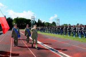 Il cambio al vertice della scuola sottufficiali dell'esercito tra il generale De Col e il generale Addis