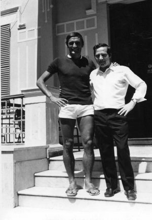 Gigi Riva davanti all'albergo Roma - 1974