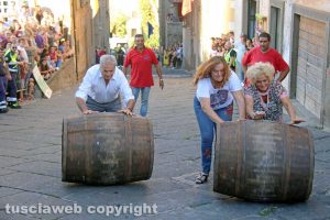 Viterbo - Festa dell'uva - Palio delle botti - Il sindaco Giovanni Arena con Teresa Pierini e la consigliera Lina Delle Monache