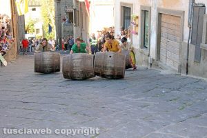 Viterbo - Festa dell'uva - Palio delle botti femminile