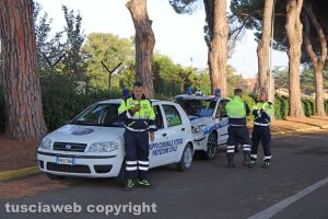 Bomba all'aeroporto - Evacuazione - L'ingresso della scuola marescialli