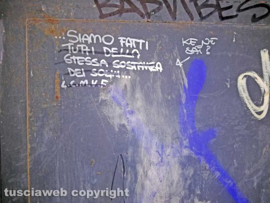 Viterbo - Graffiti e scritte sui muri