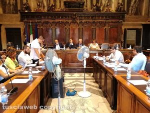 Viterbo - Consiglio comunale straordinario sui rifiuti